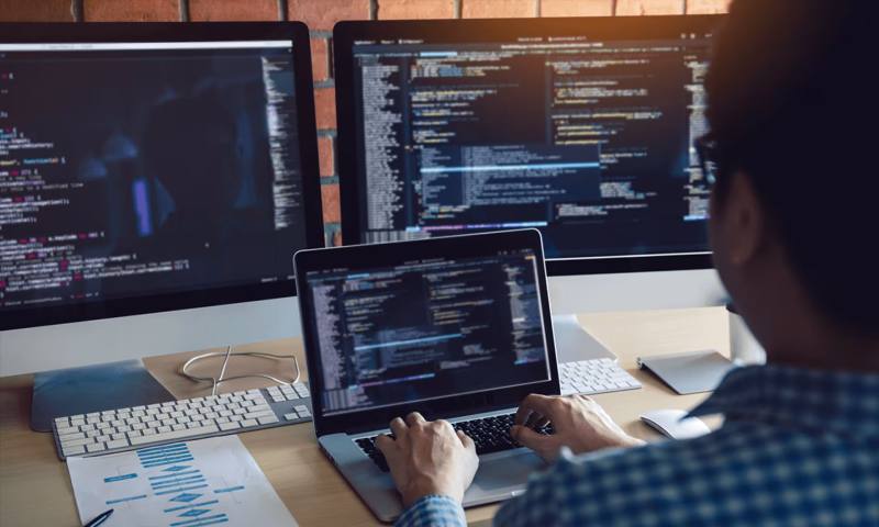 数据科学选型：R与Python如何赋能囊谦县网站建设？